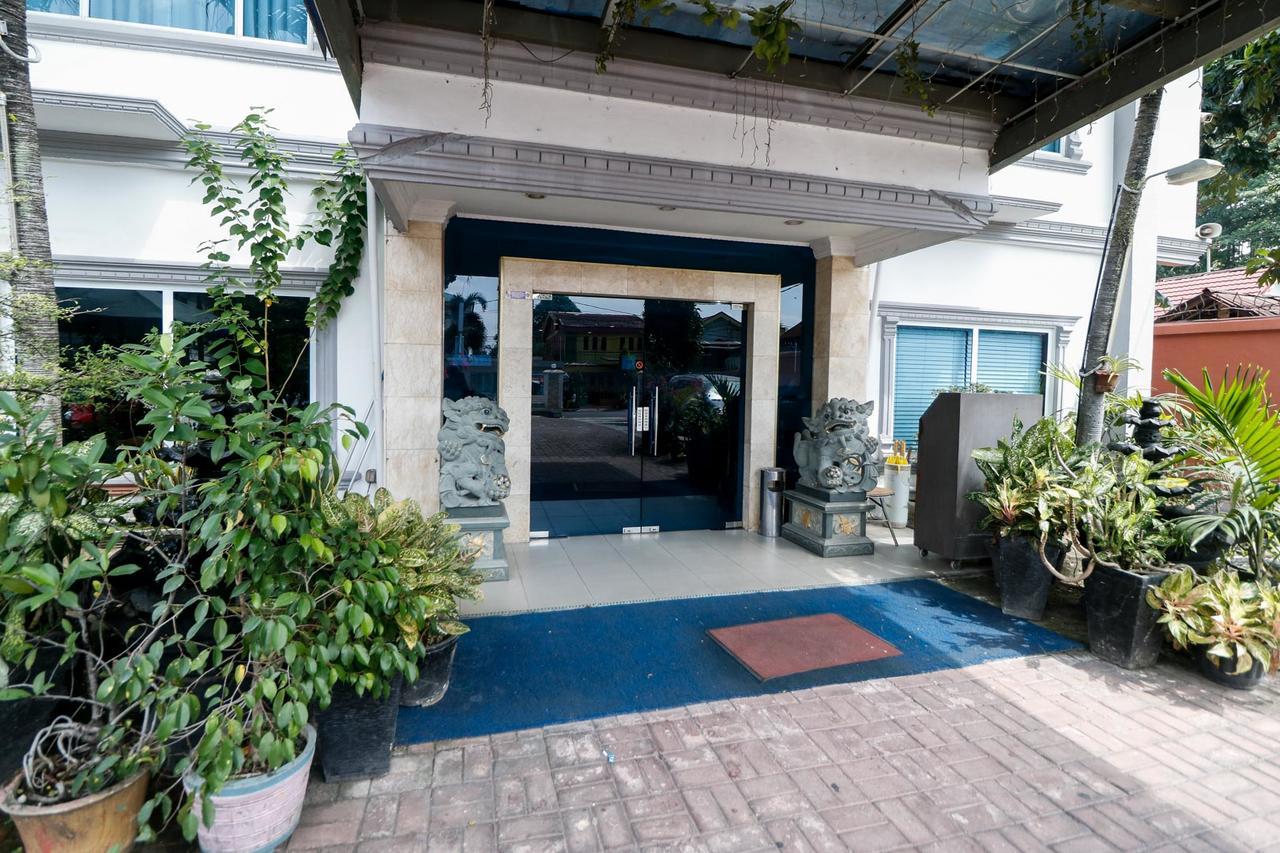 Reddoorz Plus @ Jalan Dr Sutomo Pekanbaru Exterior photo