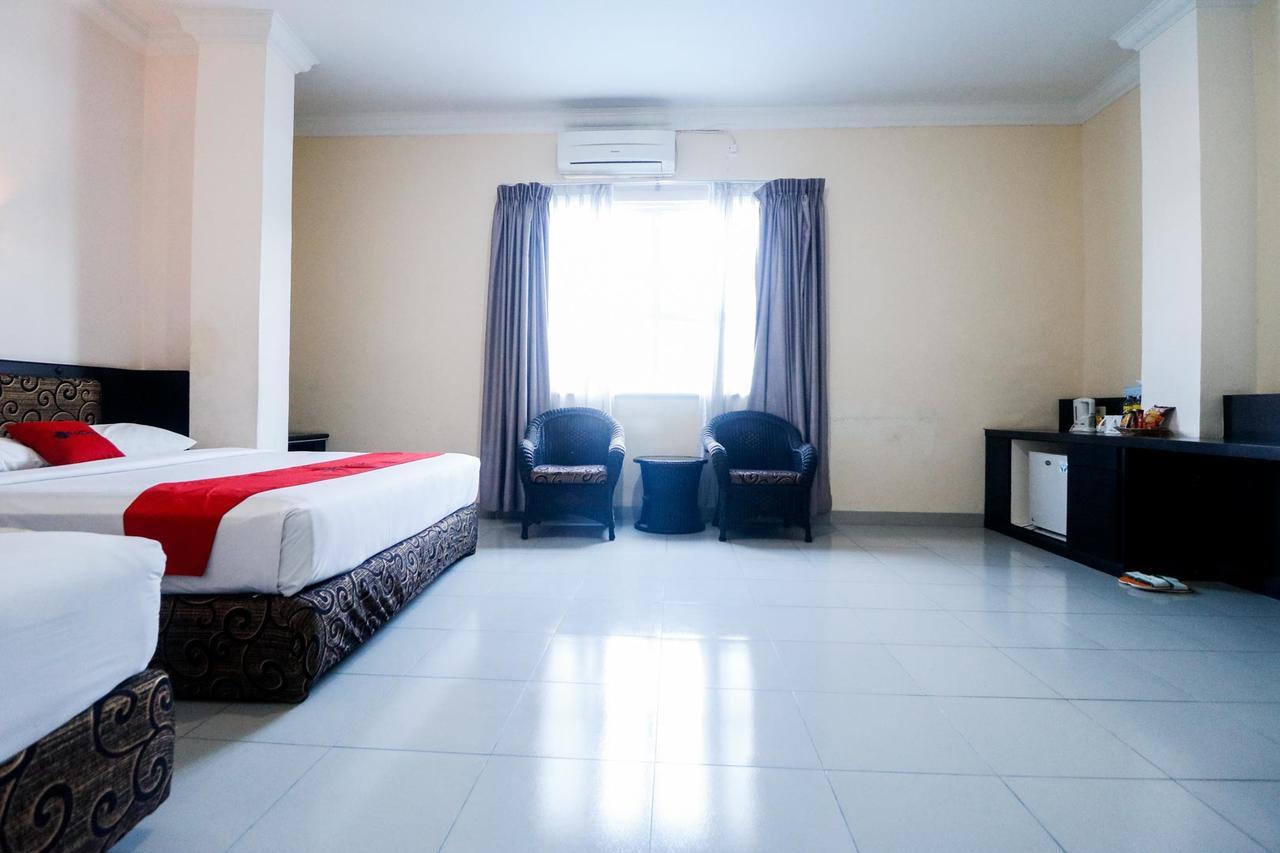 Reddoorz Plus @ Jalan Dr Sutomo Pekanbaru Exterior photo